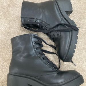 Target combat platform boots